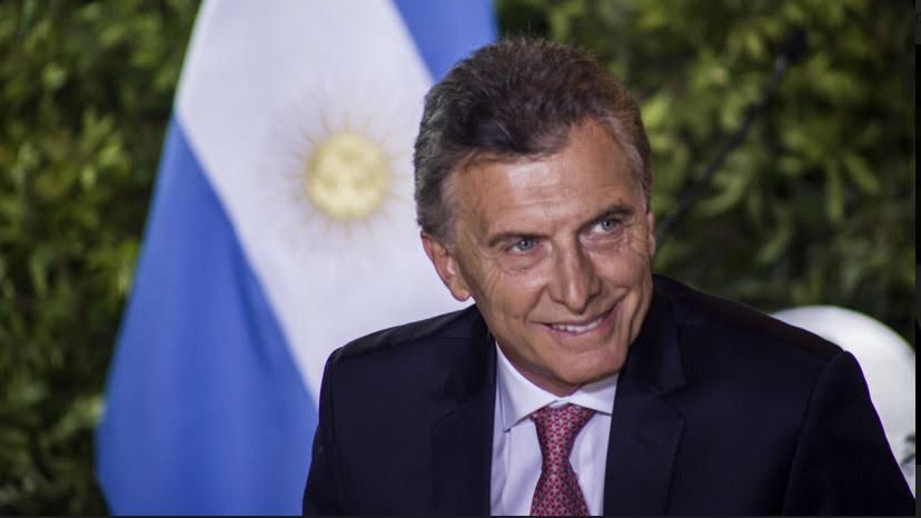 Macri adelanta que la inflación de marzo en Argentina tendrá "un pico" y admite que "no es tan fácil" bajarla