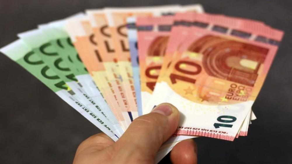 El valor del euro cae a su nivel más bajo de los últimos cinco años