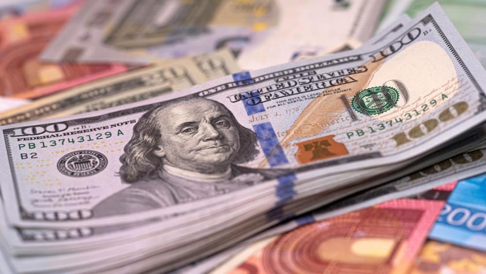 Pronostican una devaluación del dólar frente a monedas de Europa y América Latina