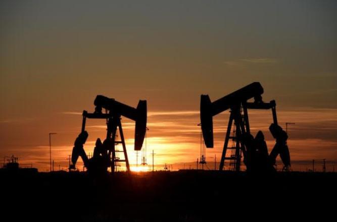 Los precios del petróleo rebotan tras los reportes de explosiones en dos buques petroleros en el golfo de Omán