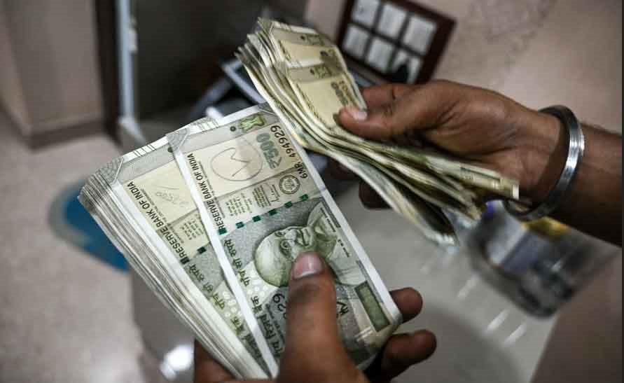 India por fortalecer rupia frente al dólar en comercio exterior