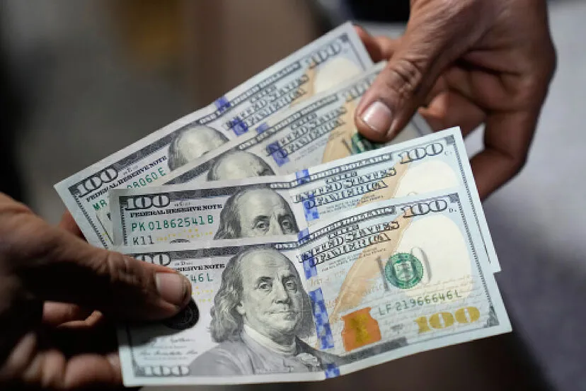 Dólar vuelve a caer en mercados financieros