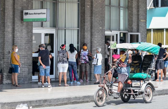 Imagen relacionada con la noticia :Restablecen horario extendido hasta las 7:30 p.m. en sucursales del Banco Metropolitano