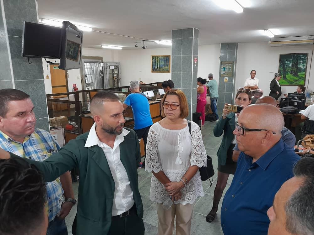 Imagen relacionada con la noticia :Bancarios cubanos en humana labor a partir del 20 de agosto