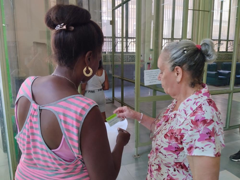 Imagen relacionada con la noticia :Inicia con éxito pago a jubilados y pensionados cubanos