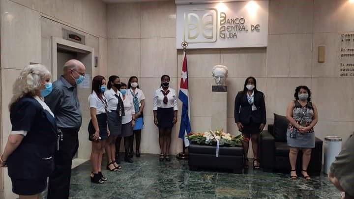 Imagen relacionada con la noticia :Auditores del Banco Central de Cuba firman el Código de ética