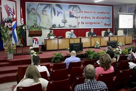 Imagen relacionada con la noticia :Desarrolla presidente cubano reunión de trabajo en Villa Clara