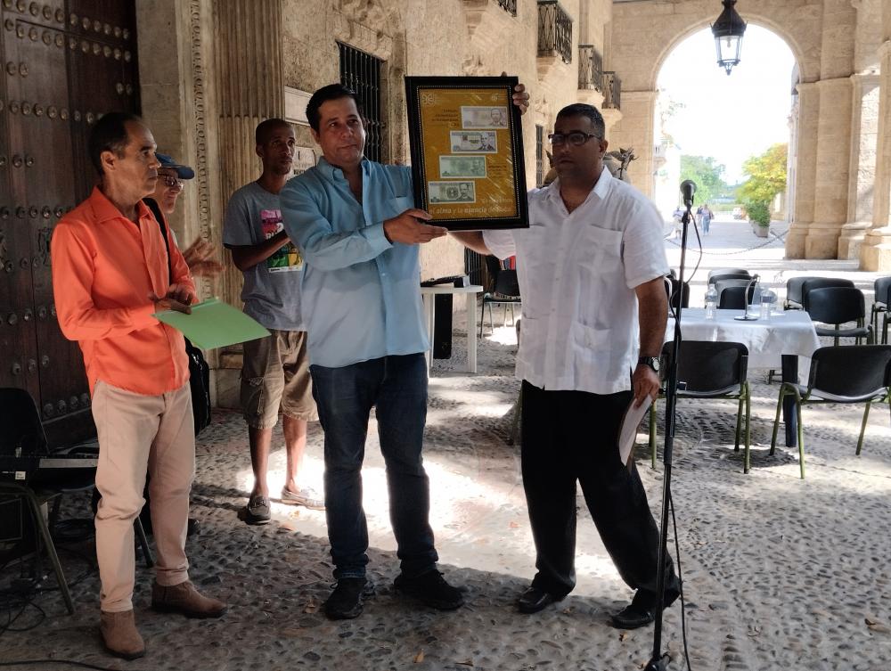 Imagen relacionada con la noticia :La numismática y la banca cubanas unidas en jornada de celebración