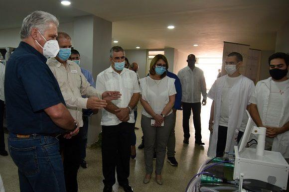 Imagen relacionada con la noticia :Recorre presidente cubano Miguel Díaz-Canel varias instituciones científicas