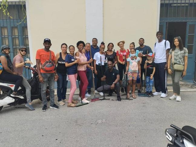 Imagen relacionada con la noticia :Jóvenes del Banco Central de Cuba realizan trabajo voluntario en la comunidad