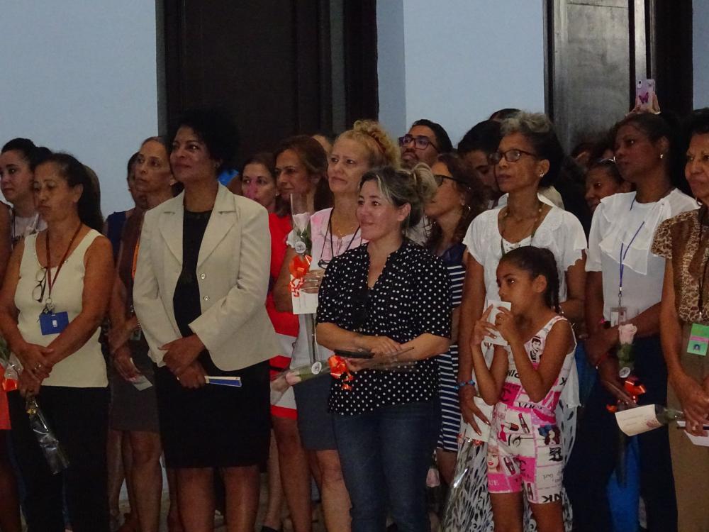 Imagen relacionada con la noticia :Banco Central de Cuba celebra el Día de las Madres