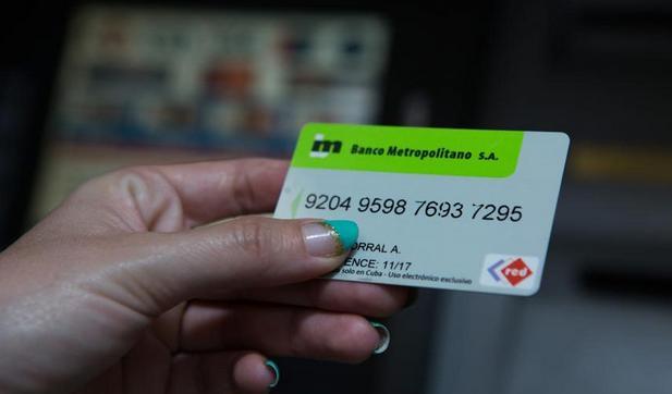 Imagen relacionada con la noticia :Universidad de Holguín extiende uso de tarjetas magnéticas para el pago de estipendio estudiantil
