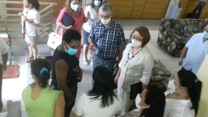 Imagen relacionada con la noticia :Ministra Presidente del BCC visita sucursal de Bandec en Villa Clara